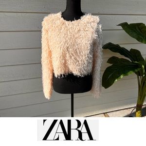 Zara feather effect short sweatshirt. Size L, New